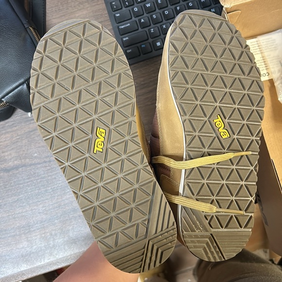 Teva Women's Eember Commute Lace up Sneakers - Picture 6 of 6